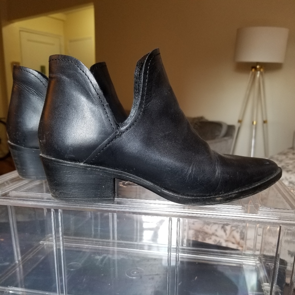 Steve Madden Black Leather Chelsea Boots, 6.5
